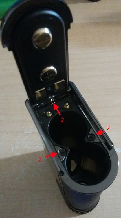 2_battery_screws.jpg